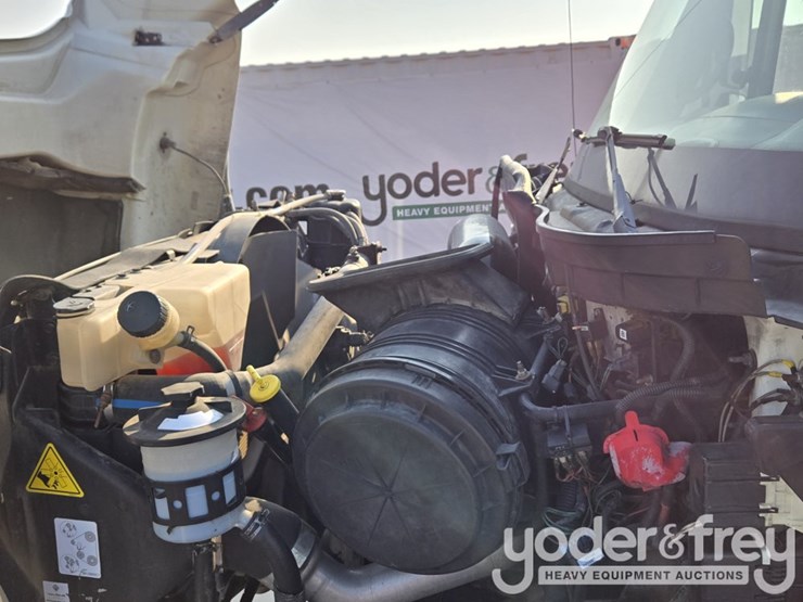 2008-peterbilt-335-image-64
