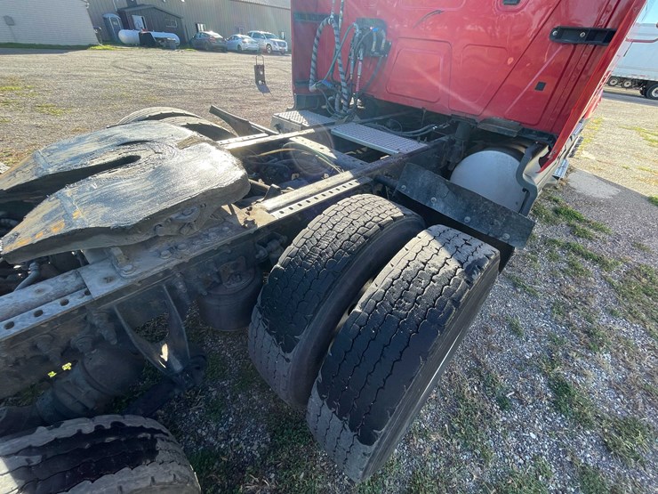 #402-•-2016-international-semi-tractor-(has-wi-title)-(denmark,-wi)-image-37