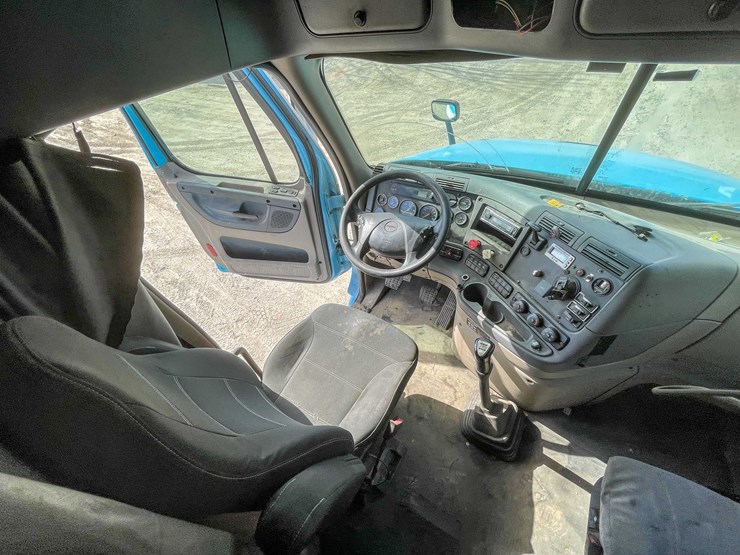 #404-•-2012-freightliner-semi-tractor-(has-wi-title)-(whitelaw,-wi)-image-72