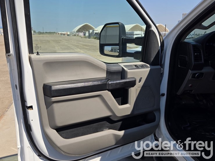 2017-ford-f550-image-90
