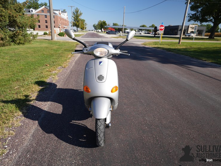 run-#26---2002-vespa-piaggio-et4-150-scooter-image-2