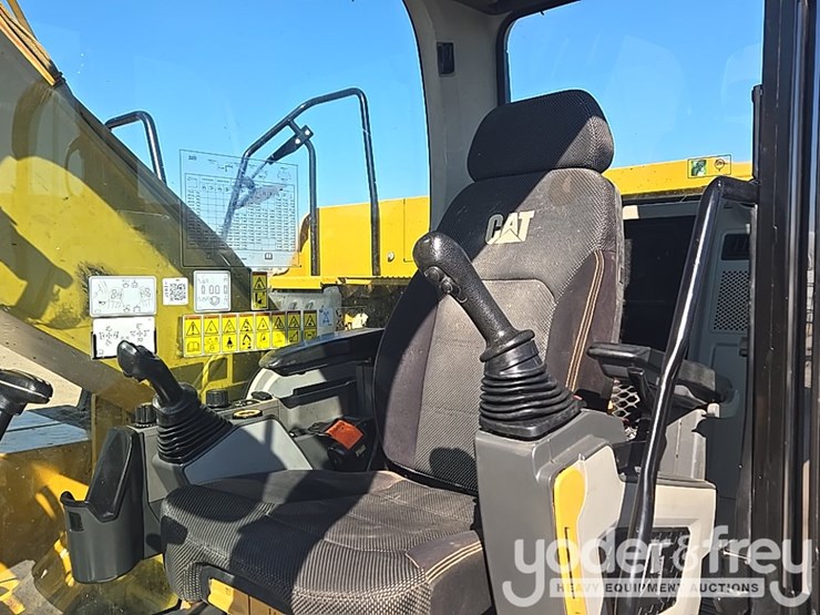 2018-caterpillar-320-image-57