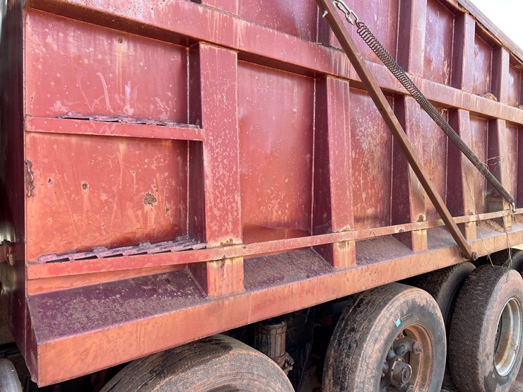 #412-•-1988-white-gmc/autocar-quad-axle-dump-truck-(title-in-delay)-(wakefield,-mi)-image-21
