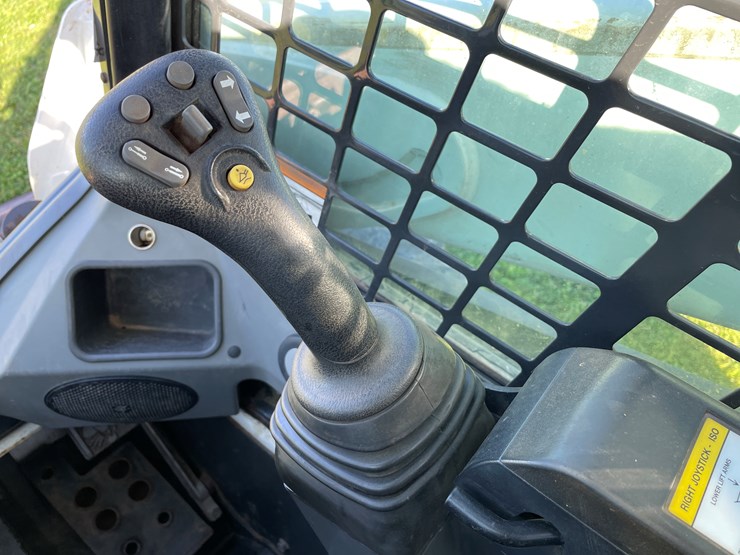 2015-bobcat-s570-image-44
