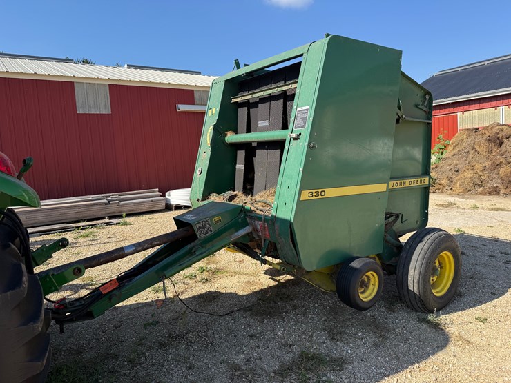 john-deere-330-image-1