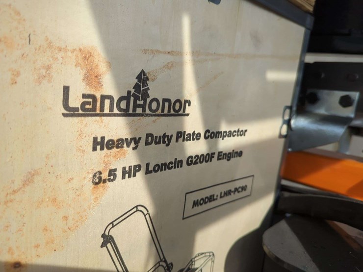 (1)-landhonor-heavy-duty-plate-compactor---6.5-hp-engine-image-3
