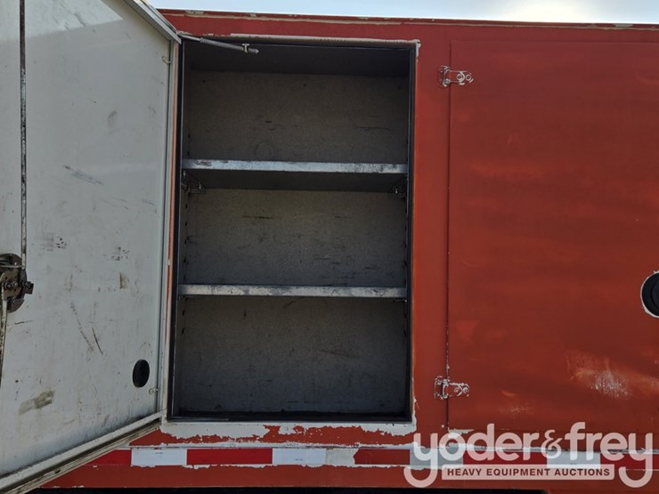 2008-peterbilt-335-image-39