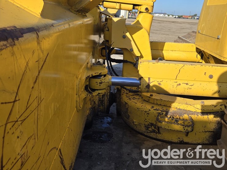 2020-komatsu-d61pxi-24-image-20