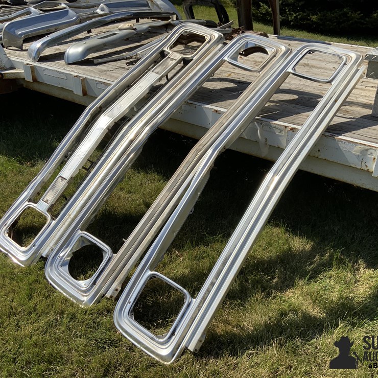 1969-72 Chevrolet Pickup Grille Trims