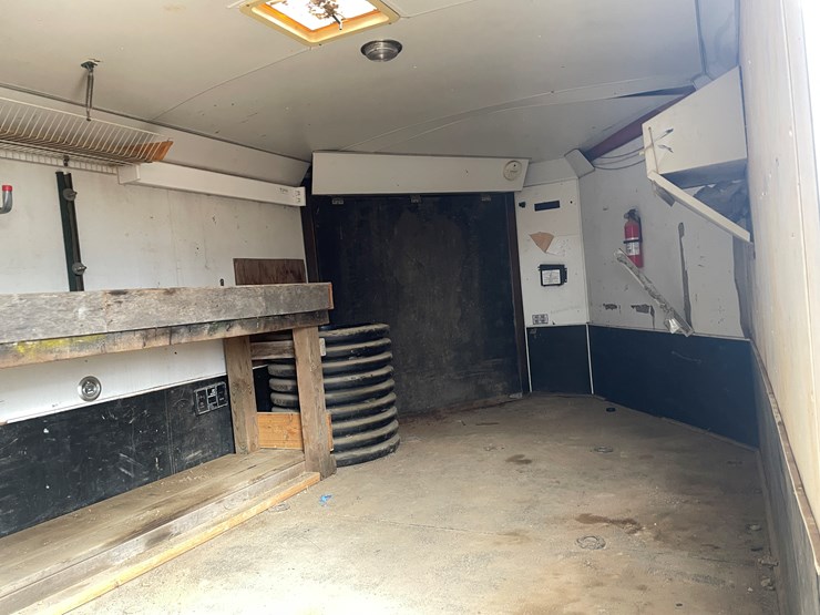 #612-•-haulmark-tandem-axle-enclosed-snowmobile-trailer-(no-title)-(fort-atkinson,-wi)-image-17