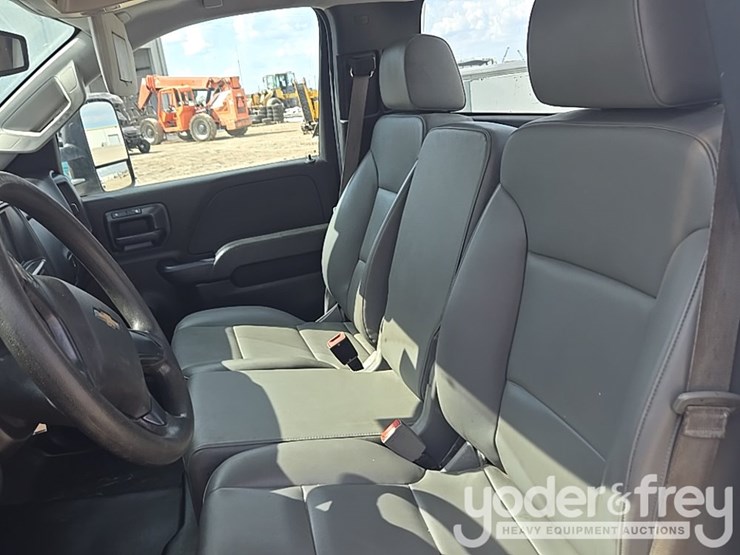 2016-chevrolet-silverado-image-39