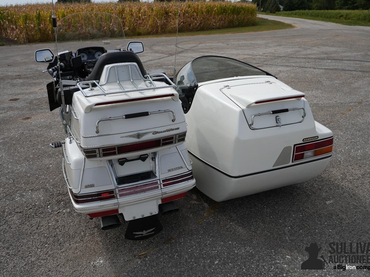 run-#134---1998-honda-goldwing-motorcycle-w/-side-car-image-18