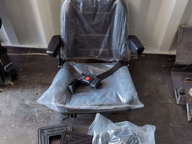 (1)-universal-mower/tractor-seat---with-mounting-brackets-image-1