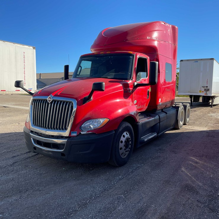 #400 • 2018 International Semi-Tractor (Has WI Title) (Denmark, WI)