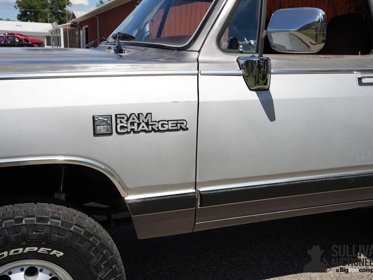 1989-dodge-ram-charger-image-14