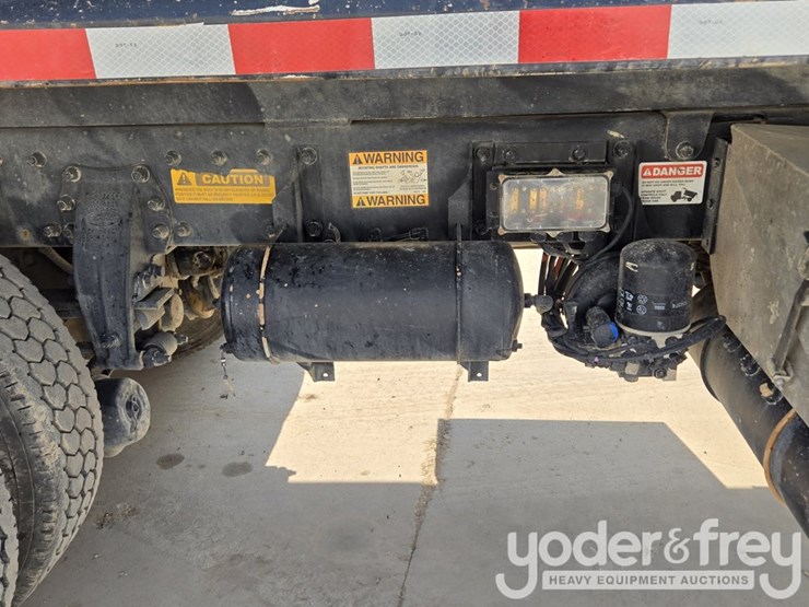 2018-peterbilt-348-image-73