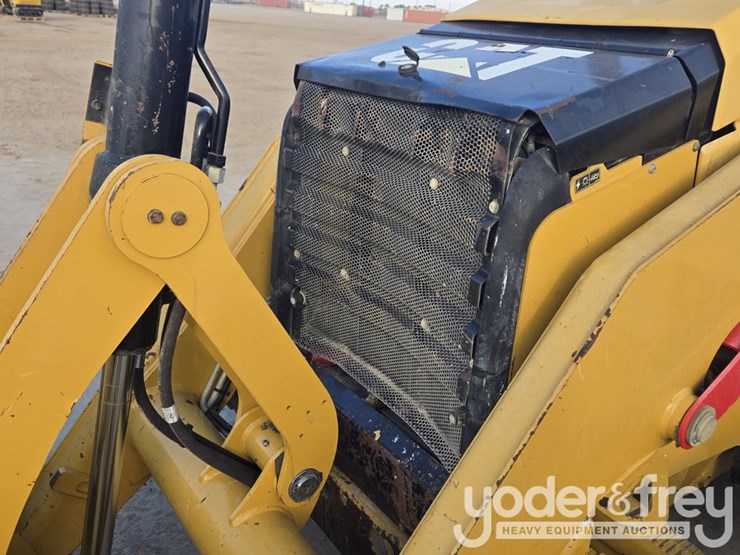 2018-caterpillar-420f2-image-61