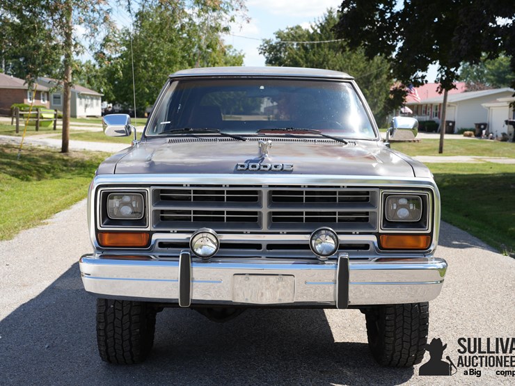 1989-dodge-ram-charger-image-2