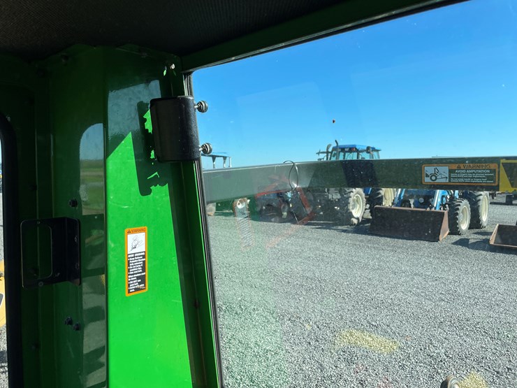 2019-john-deere-2038r-image-47