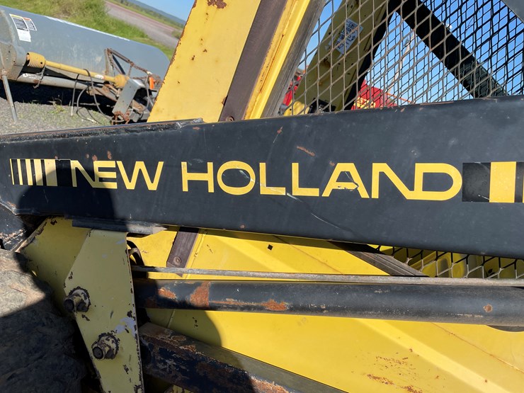 1984-new-holland-l451-image-16