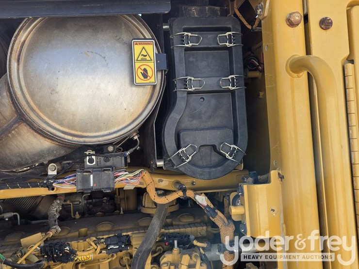 2016-caterpillar-12m3-image-52