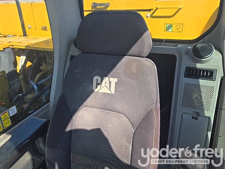 2018-caterpillar-320-image-60