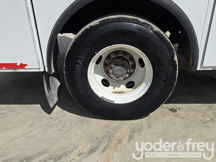 2013-ford-f750-image-21