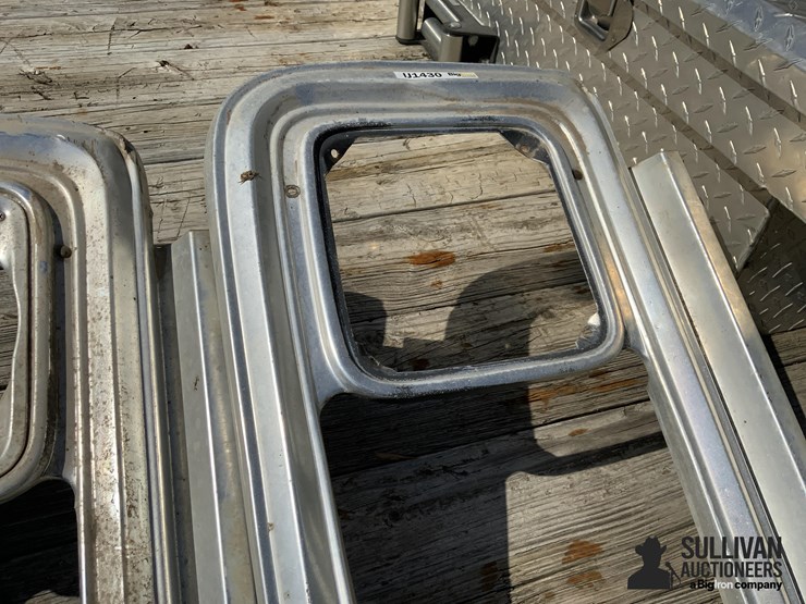 1969-72-chevrolet-pickup-grille-trims-image-12