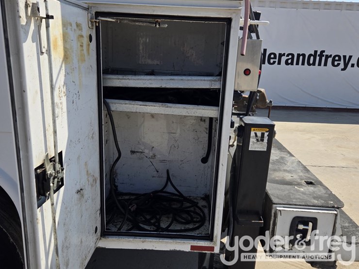 2017-ford-f550-image-22