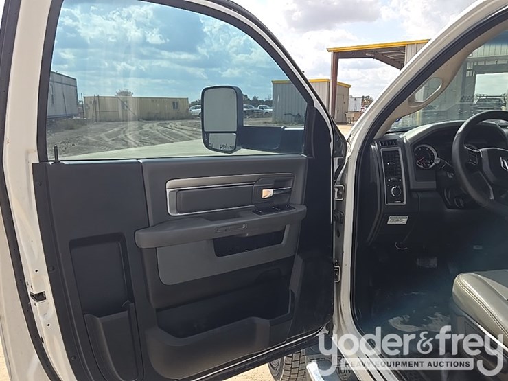 2015-dodge-ram-5500-image-72