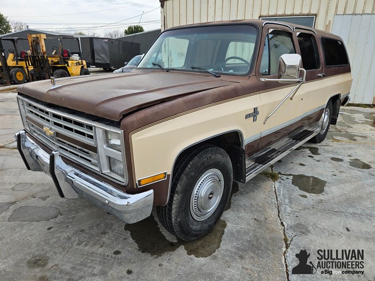 1988-chevrolet-suburban-image-1
