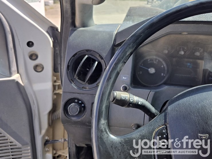 2013-ford-f750-image-144