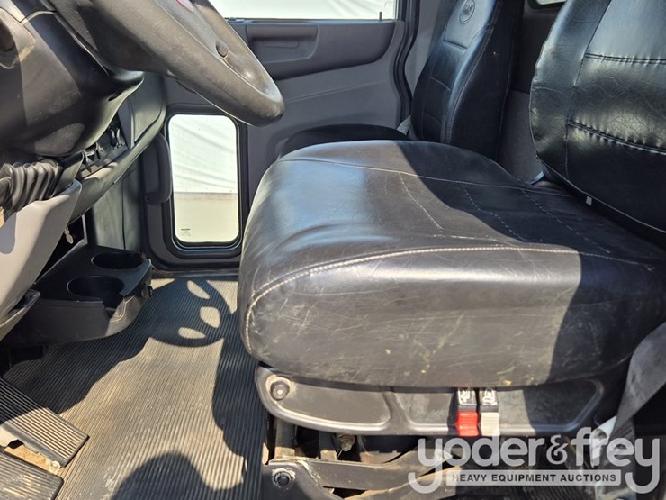 2018-peterbilt-348-image-105