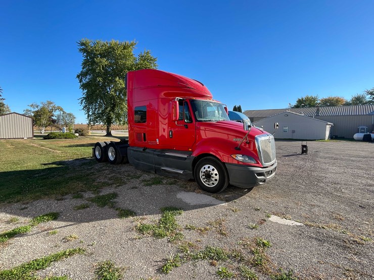 #402-•-2016-international-semi-tractor-(has-wi-title)-(denmark,-wi)-image-8
