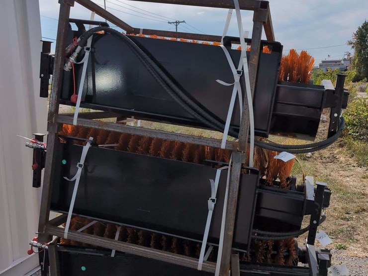 (1)-giyi-skid-steer-sweeper---gy-qsj-image-4