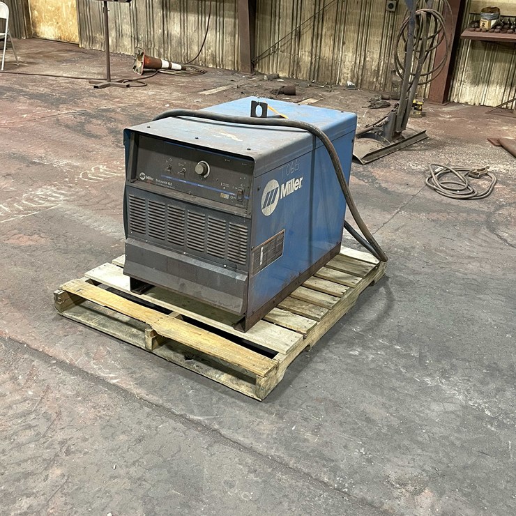 #6879 • Miller Delta-Weld Welding Power Source (Kaukauna, WI)
