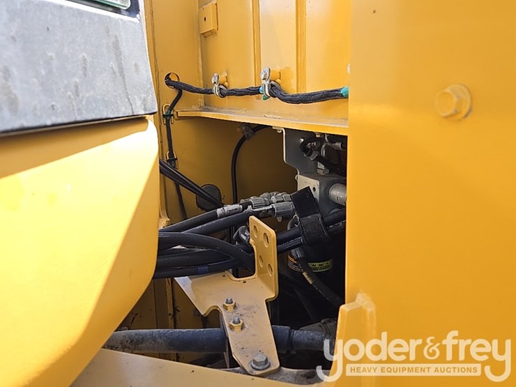 2019-deere-524l-image-36