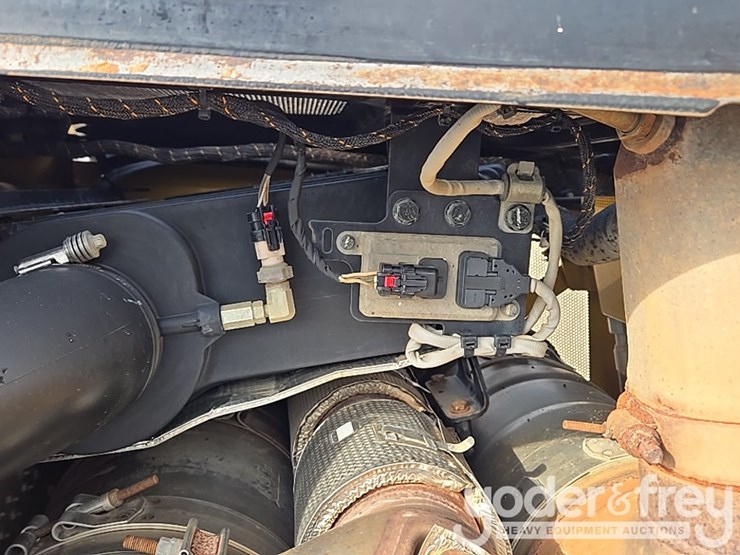 2019-caterpillar-d6-lgp-image-39