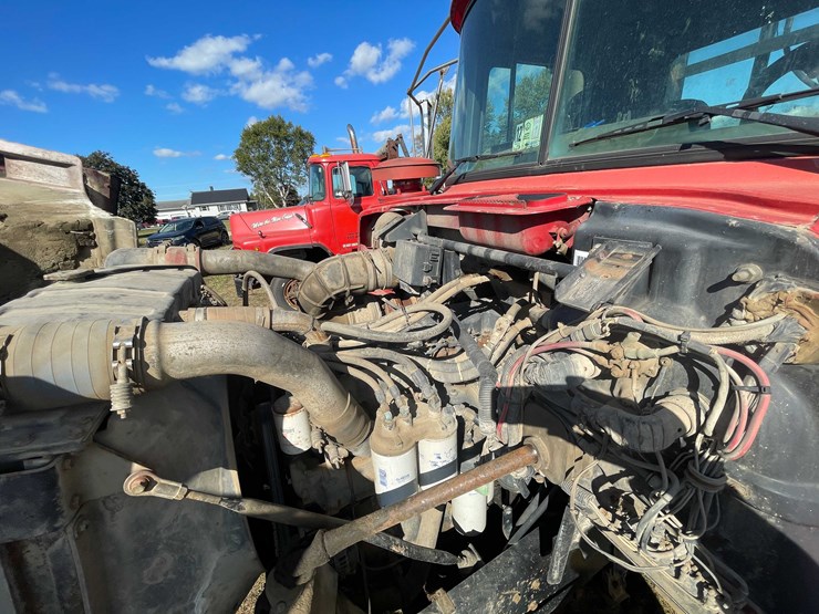 2000-mack-dm690s-image-44
