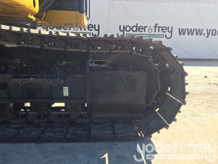 2018-caterpillar-320-image-28