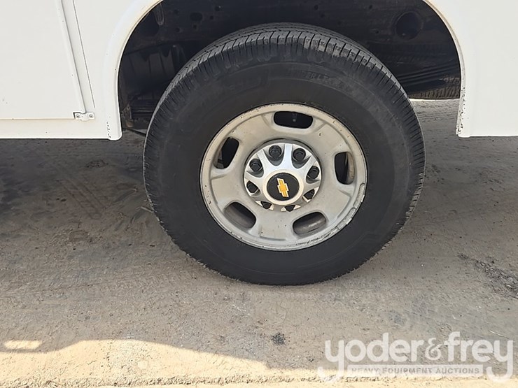 2016-chevrolet-silverado-image-11