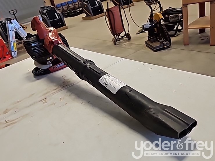 homelite-gas-2-cycle-handheld-blower-image-7