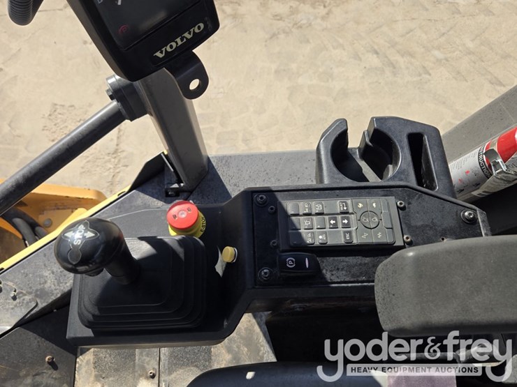 2018-volvo-sd75b-image-30
