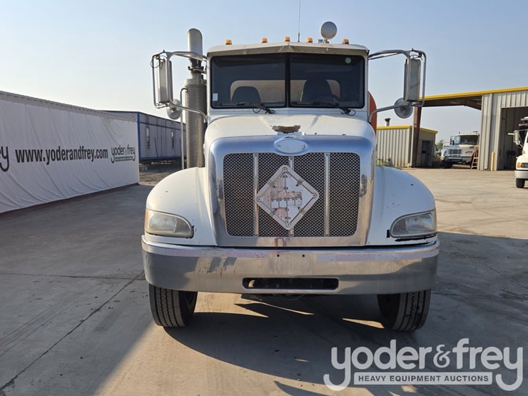2008-peterbilt-335-image-113