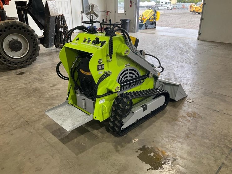 #1010-•-new-landhero-mini-skid-steer-image-3