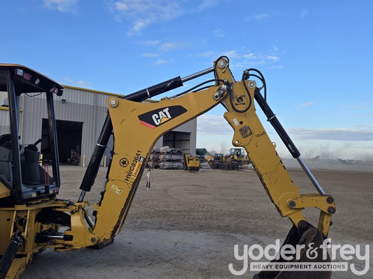 2018-caterpillar-420f2-image-43