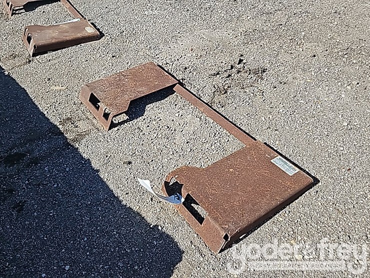 unused-thick-quick-tach-cut-out-mount-plate-to-suit-skidsteer-image-1