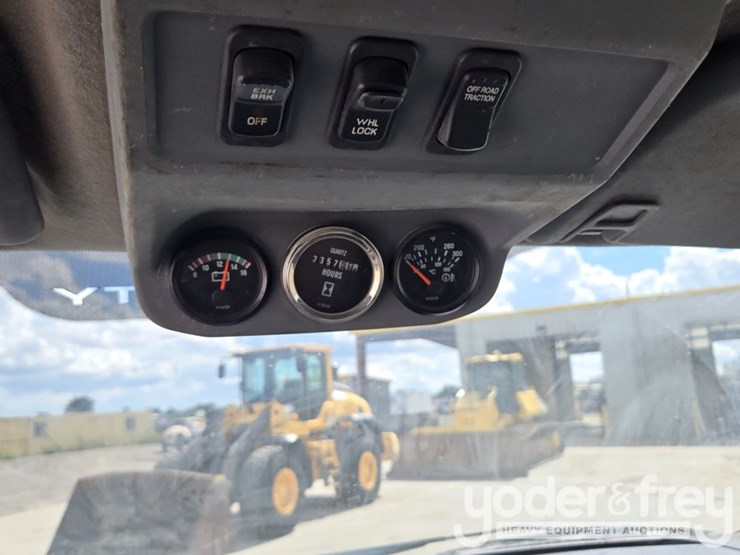 2013-ford-f750-image-136