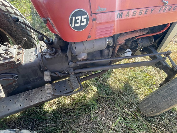 massey-ferguson-135-image-13