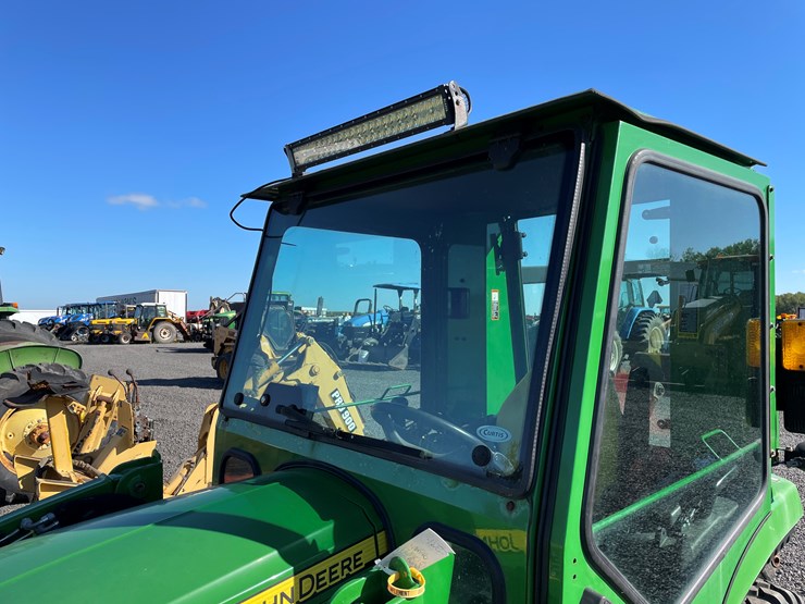 2019-john-deere-2038r-image-16